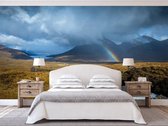 Professioneel Fotobehang landschap met regenboog - blauw|groen - Sticky Decoration - fotobehang - decoratie - woonaccessoires - inclusief gratis hobbymesje - 562 cm breed x 380 cm hoog - in 7