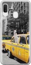 Samsung Galaxy A20e siliconen hoesje - Lama in taxi - Soft Case Telefoonhoesje - Grijs - Print