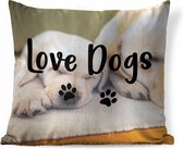 Sierkussen - Honden Quote 'love Dogs' Achtergrond Met Twee Slapende Labradors