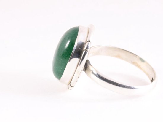 Bague ovale en argent avec jade - taille 18