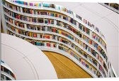 Dibond - Boekenkast in Bibliotheek - 120x80cm Foto op Aluminium (Wanddecoratie van metaal)