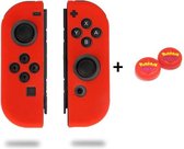 Siliconen Joy-Con Controller Hoesjes + Gaming Thumbsticks (1 Set = 2 Thumbgrips) | Beschermhoes Skin | Geschikt voor Nintendo Switch & Lite | Softcover Case | Thumb grips | Grip | Rood + Poke