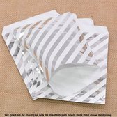 Papieren Zakjes - Met zilveren strepen – 25 Stuks – Wit – 13 x 18 cm – Gift Bag – Geschenkzakjes – Cadeau – Cadeauzakjes - Fournituren - Traktatie - Snoep - Koek