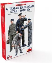 1:35 MiniArt 38012 German railroad staff 1930-40's Plastic Modelbouwpakket