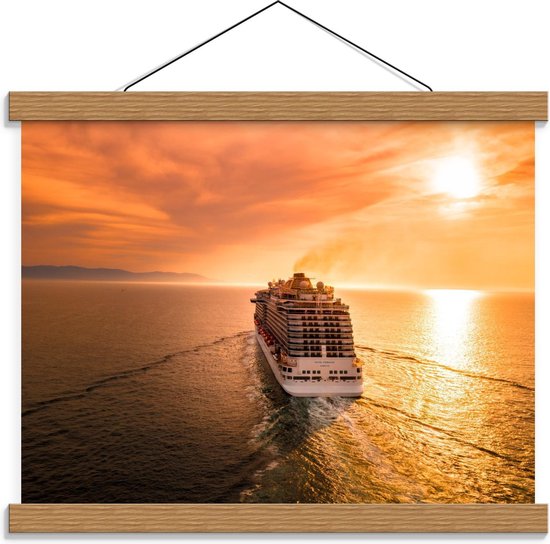 Schoolplaat – Wegvarend Cruisesschip met Zon - 40x30cm Foto op Textielposter (Wanddecoratie op Schoolplaat)