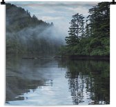 Wandkleed - Wanddoek - Mist boven het meer in het archipel Haida Gwaii in Canada - 90x90 cm - Wandtapijt