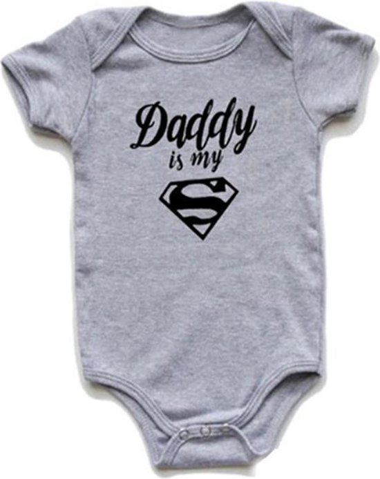 Baby rompertje grijs met tekst Daddy is my Superman. 0-6 maanden. Kraamcadeau jongen dochter zoon meisje