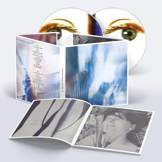 Boekje en CD's van "my bloody valentine EPs 1988 - 1991". Twee CD's, een openklapbaar boekje met tracklijsten en een zwart-wit foto van een liggend persoon.