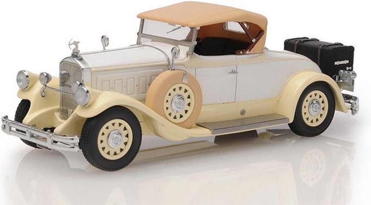 De 1:43 Diecast modelauto van de Pierce Arrow Model B Roadster Gesloten van 1930 in Bleige en White.De fabrikant van het schaalmodel is Esval-Models.Dit model is alleen online beschikbaar.