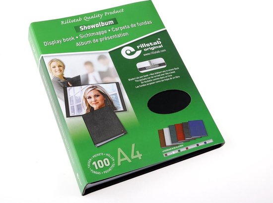 Groene verpakking van een A4 showalbum met afbeeldingen van modellen en productdetails.