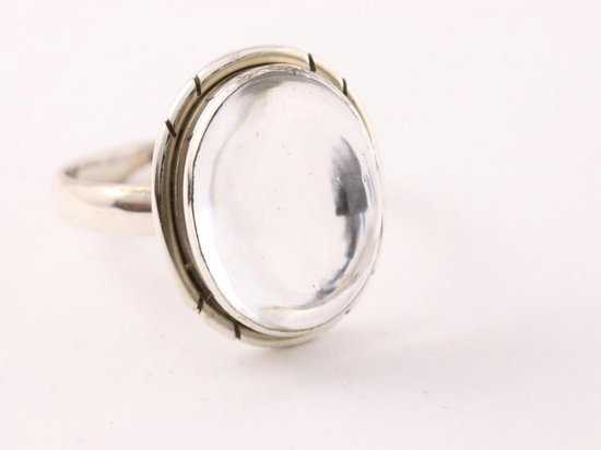 Ovale zilveren ring met bergkristal - maat 16.5
