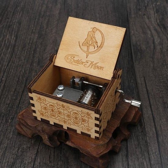 Snijwerk, NO RESERVE PRICE - A Native carving from a deer antler on a