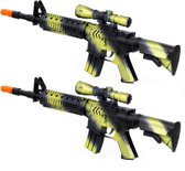 2x stuks kinder speelgoed verkleedwapens/machinegeweren soldaten/leger met geluid 39 cm - Nep geweren/wapens