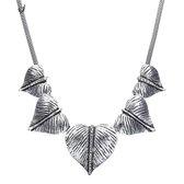 Korte ketting -metaal- zilverkleur- hart- blad-steentjes-44 cm -Charme Bijoux