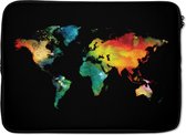 Laptophoes 13 inch 34x24 cm - Waterverf wereldkaart - Macbook & Laptop sleeve Waterverf wereldkaart regenboog op zwarte achtergrond - Laptop hoes met foto