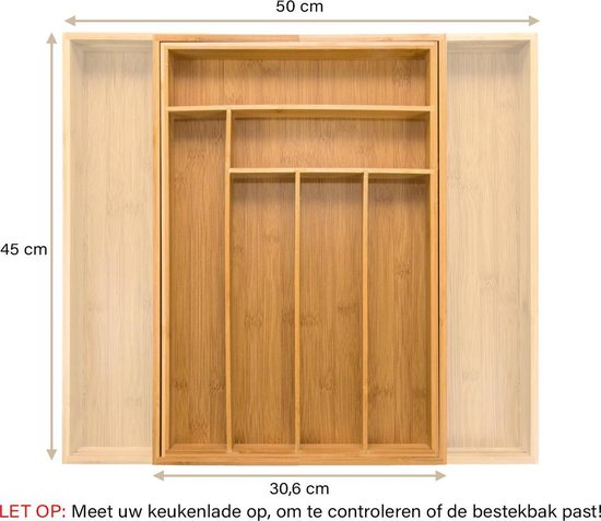 Un tiroir à couverts en bambou avec des dimensions. Le tiroir mesure 45 cm de haut et 50 cm de large, et est extensible de 30,6 cm à 50 cm.