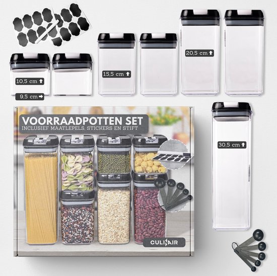 Set van 7 doorzichtige voorraadpotten met zwarte deksels, inclusief maatlepels, stickers en krijtstift. Afmetingen vermeld.