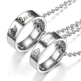 King & Queen Ringen (Zilver kleurig ) Ketting Set voor Hem en Haar - Valentijn Cadeautje voor Stellen - Romantische Sieraden Set - Liefdes Cadeau