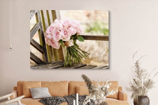 Un bouquet de roses roses sur un banc en bois Toile 160x120 cm - Tirage photo sur Toile (Décoration murale salon / chambre) / Peintures Fleurs sur toile XXL / Groot format!