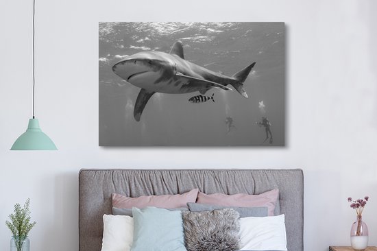 Tableau sur toile Deux plongeurs avec un requin - 150x100 cm - Décoration murale
