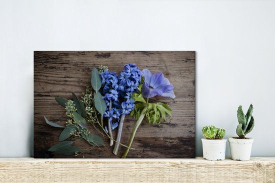 Jacinthes bleues sur une table en bois 30x20 cm - petit - Tirage photo sur toile (Décoration murale salon / chambre) / Peintures Fleurs sur toile