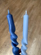 Gedraaide kaarsen set van 2 - swirl kaarsen - blauw tinten - 28 cm hoog - twisted candles - trendy diner kaarsen