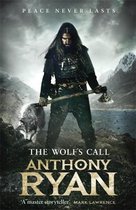 Een man met lang donker haar en een baard, gekleed in een middeleeuws harnas, draagt een bijl en staat naast een wolf. De tekst 'THE WOLF'S CALL ANTHONY RYAN' staat op de omslag.