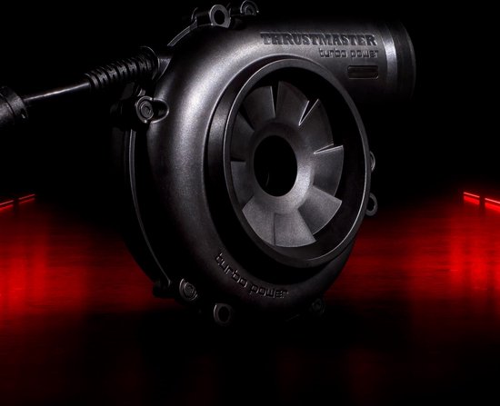 Gedetailleerde Thrustmaster turbo-power turbocompressor op een donkere achtergrond met rode gloed.