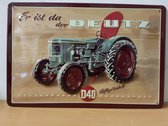 Deutz tractor D40 trekker Reclamebord van metaal 30 x 20 cm GEBOLD BORD MET RELIEF METALEN-WANDBORD - MUURPLAAT - VINTAGE - RETRO - HORECA- WANDDECORATIE -TEKSTBORD - DECORATIEBORD
