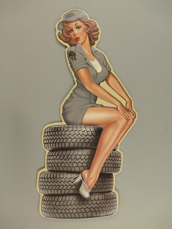 wandbord - vrouw op banden - ijzer - 80 cm hoog