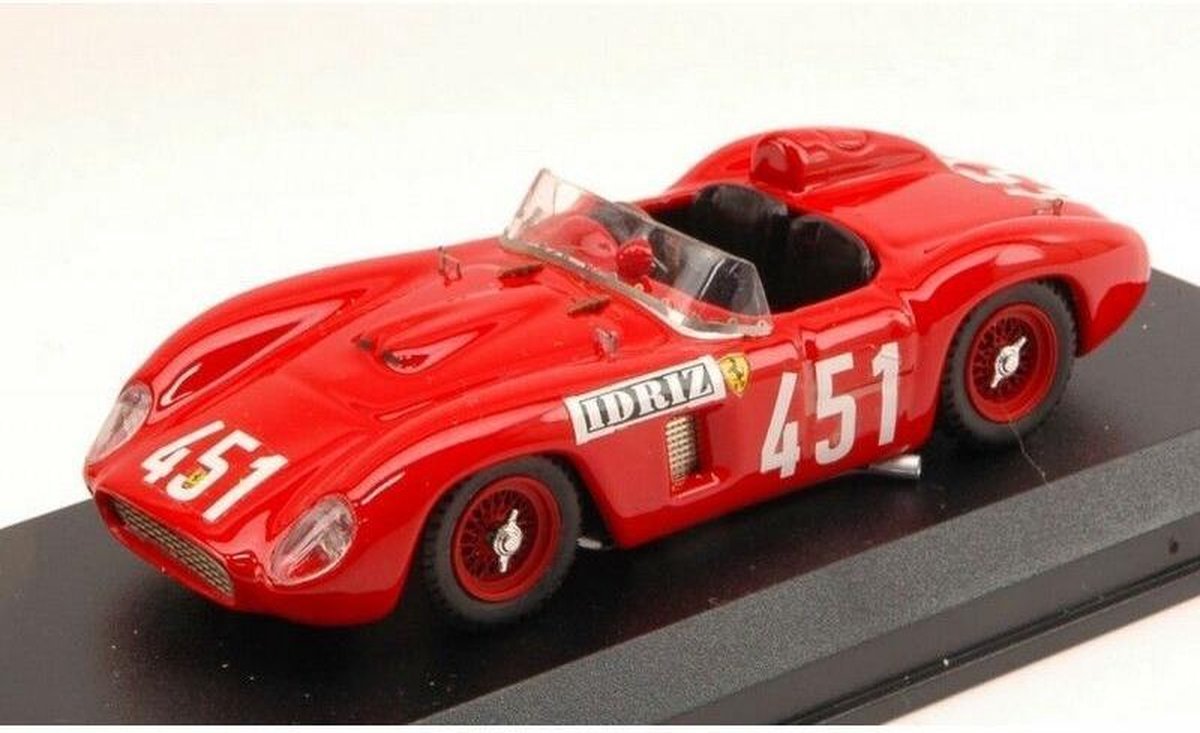 De 1:43 Diecast Modelcar van de Ferrari 500TR #451 van de Mille Miglia in 1957. De bestuurder was Munaron. De fabrikant van het schaalmodel is Art-Model. Dit model is alleen online verkrijgbaar
