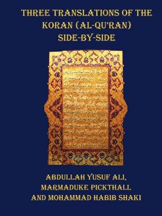 Boek met de titel 'Three Translations of The Koran (Al-Qur'an) Side-by-Side' in donkerblauw met gouden Arabische kalligrafie.