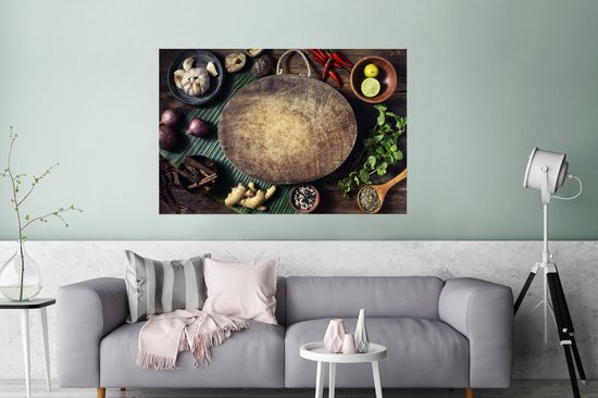 Afbeelding van een snijplank met rauwe groenten eromheen poster 120x80 cm - Foto print op Poster (wanddecoratie woonkamer / slaapkamer)
