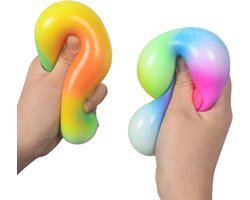 foto van Fidget Toy Regenboog stressbal - Super zacht - Satisfying - 7 cm groot - Stressbal voor de hand