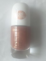 Essence this is me gel nail polish #16 loveable