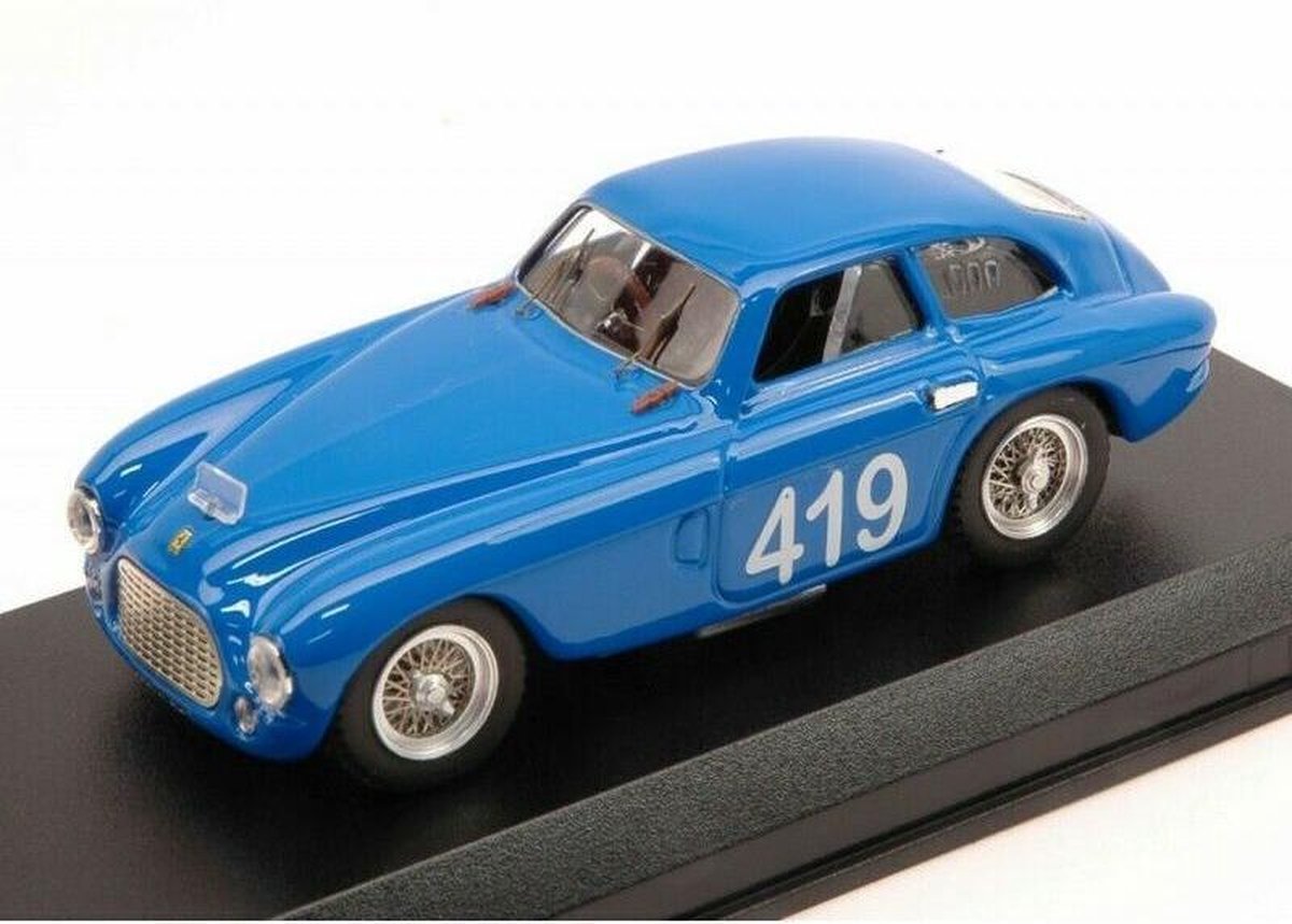 De 1:43 Diecast Modelcar van de Ferrari 160MM Coupe #419 van de Targa Florio in 1953. De rijders waren Musitelli en Musitelli. De fabrikant van het schaalmodel is Art-Model. Dit model is alleen online verkrijgbaar