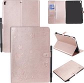 Voor iPad 10.2 / Air (2019) / Pro 10.5 Cat Bee Embossing Pattern Horizontale Flip lederen hoes met houder & kaartsleuven & portemonnee & Pennensleuf & Wake-up / Slaapfunctie (Rose Gold)