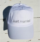 Roze cap met de strass tekst Just Married - cap - trouwen - bruid - just married