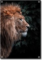 MuurMedia - Wildlife Collectie - Tuindoek - 95x130 cm – Leeuw in de Jungle - tuinposter - tuin decoratie - tuinposters buiten – tuinschilderij