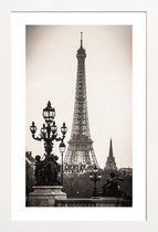 JUNIQE - Poster in houten lijst Eiffel Tower -30x45 /Grijs & Wit