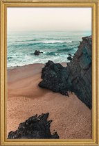 JUNIQE - Poster met houten lijst Antlantic Ocean Coast -13x18 /Bruin