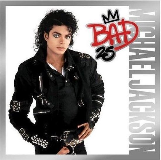Michael Jackson in zwart leren jack met "BAD 25" logo en zijn naam.