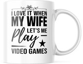 Vaderdag Mok My wife lets me play video games