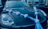 ESTELA Auto Versiering Bruiloft - Trouwauto Decoratie Wit Lint - Autodecoratie - Witte Bloemen & Tule - Motorkap Versiering - Autobloemstuk - Bloemen voor op de Bruidsauto - Bloeme