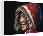 Canvas Schilderij Een Tibetaans persoon draagt traditionele kleding in Tibet - 60x40 cm - Wanddecoratie