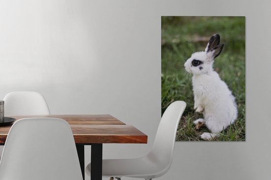 Canvas Schilderij Konijn - Huisdier - Gras - 60x90 cm - Wanddecoratie