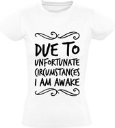 Door ongelukkige omstandigheden ben ik wakker Dames t-shirt | slapen | lui | bed | kater | vakantie | Wit