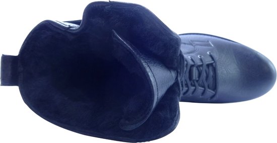 Zwarte veterboot met imitatiebont voering, bovenaanzicht.