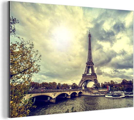 Wanddecoratie Metaal - Aluminium Schilderij Industrieel - Uitzicht over het water op de Eiffeltoren en Parijs - 180x120 cm - Dibond - Foto op aluminium - Industriële muurdecoratie - Voor de woonkamer/slaapkamer