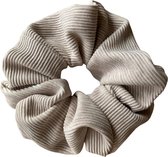 Scrunchie - XL - Oversized - Ribstof - Effen - Beige gemeleerd - Diameter circa 16 cm - 80% Katoen, 15% Polyester, 5% Ea - Zacht voor je haar - Leuke variant voor elastiekjes - Haaraccessoire